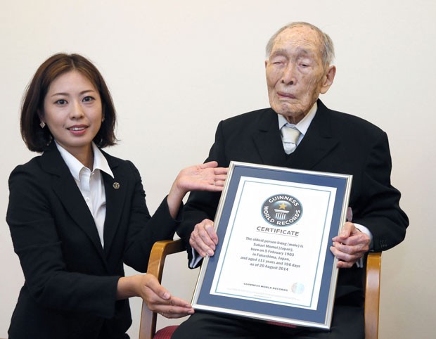 Sakari Momoi é considerado o homem mais velho do mundo (Foto: Kyodo News/AP)