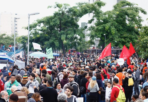 Manifestantes fazem ato contra reforma trabalhista e da Previdência, no Largo da Batata, em São Paulo (Foto: Cesar Itiberê/ FotosPublicas)