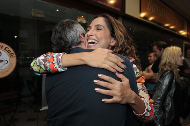 Camila Pitanga e Alexandre Borges em pré-estreia de cinema no Rio (Foto: Marcello Sá Barreto/Ag News)