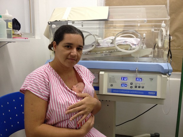 Claudinéia Martins, 29. "A gente aprende a cuidar." (Foto: Gaia Quiquiô/G1)