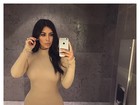Vestido justíssimo de Kim Kardashian levanta dúvida sobre uso de lingerie
