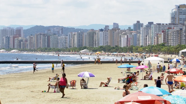 Santos recebe muitos turistas durante a temporada (Foto: Reprodução/TV Tribuna)