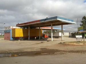 Posto às margens de rodovia está desativado (Foto: Jomar Bellini/G1)