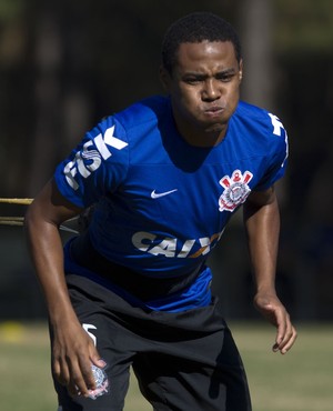 Corinthians traça meta de três jogos para Elias atingir ápice em clássico