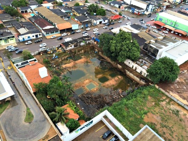 Vista aérea de quintal baldio na Avenida Abunã (Foto: Ana Fabre/ Arquivo Pessoal )