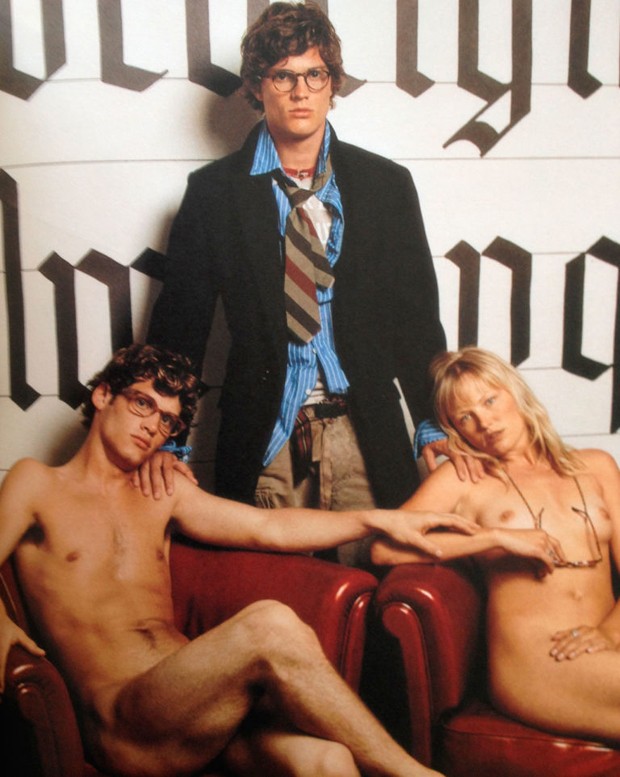 Джейми Дорнан (стоит) и Малин Окерман позировали обнаженными в рекламной кампании, когда дуэт работал моделью (Фото: репродукция)