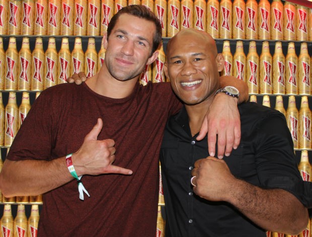 Luke Rockhold e Ronaldo Jacaré UFC (Foto: Adriano Albuquerque)