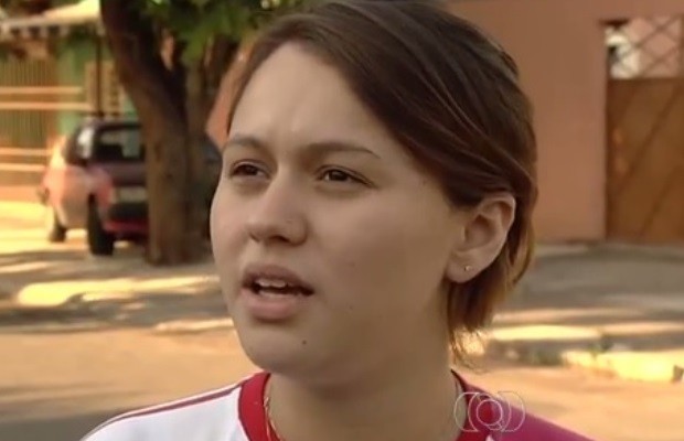  Nayara Faria dos Santos foi proibida de fazer provas por ter colocado piercing, em Goiás (Foto: Reprodução/TV Anhanguera)