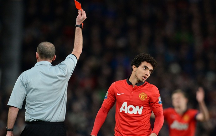 Fabio expulso cartão vermelho, Manchester United x Swansea (Foto: AFP)