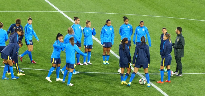Brasil treina no estádio de Moncton (Foto: Cíntia Barlem)