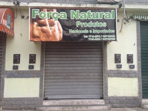 João foi levado por criminosos na porta da loja de suplementos naturais (Foto: Mariucha Machado / G1)