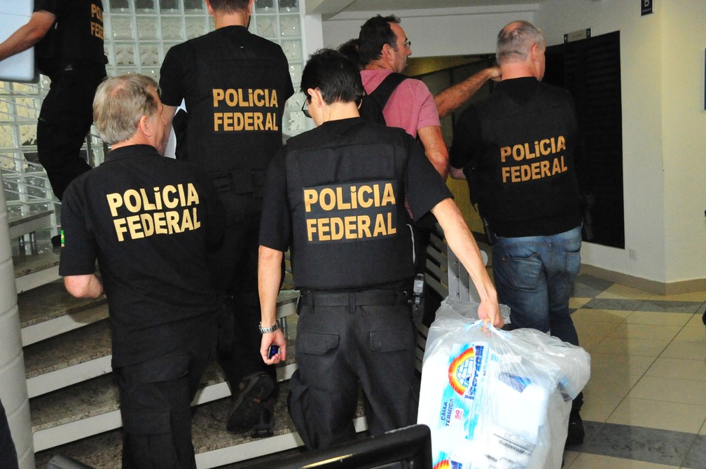 Movimentao na sede da Superintendncia da Polcia Federal em Curitiba na sexta-feira (17).  A operao, batizada de 