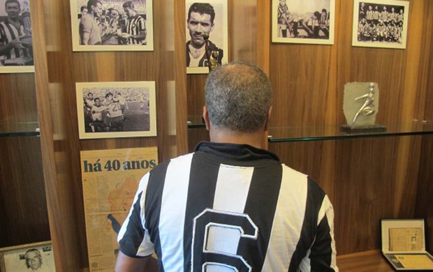 Jairzinho aniversário homenagem Nilton Santos Botafogo (Foto: André Casado / Globoesporte.com)