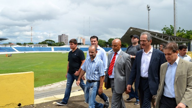 O Ministro dos Esportes Aldo Rebelo no estádio Martins Pereira, em São José dos Campos (Foto: Danilo Sardinha/Globoesporte.com)