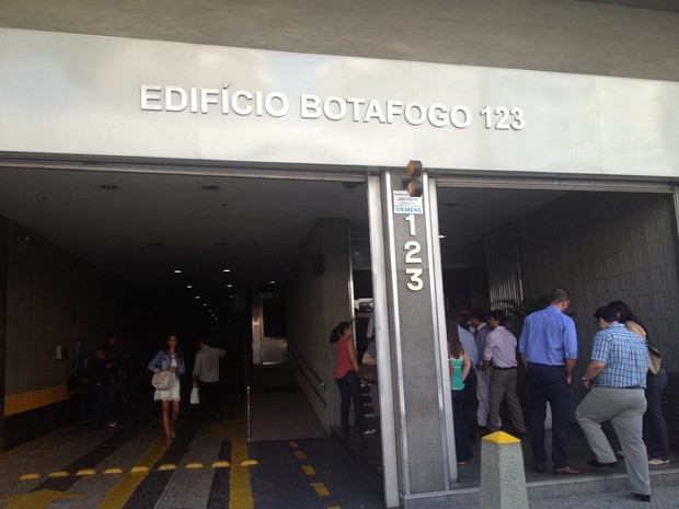 Prédio de número 123 da Rua da Passagem, onde o elevador despencou nesta quarta-feira (Foto: Renata Soares/G1)