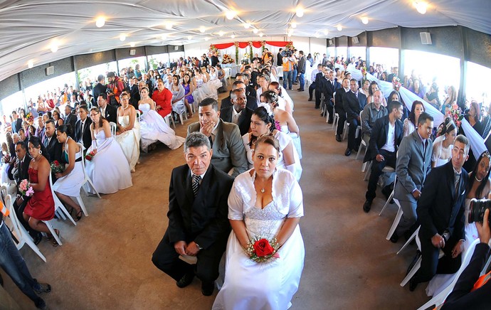 casamento coletivo estádio itaquerão corinhtians (Foto: Marcos Ribolli  / Globoesporte.com)