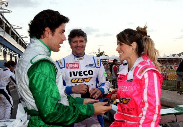 Pigossi, Pontes e Villa Verde conversam antes da corrida (Foto: Claudio Andrade)