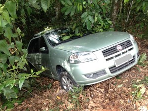 Um dos veículos saiu da pista no momento do acidente (Foto: Lucas Madureira/Informe Freelance)