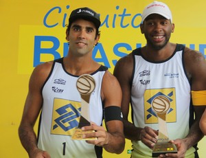 Pedro Solberg e Evandro X Ricardo e Emanuel (Foto: Paulo Frank/CBV)