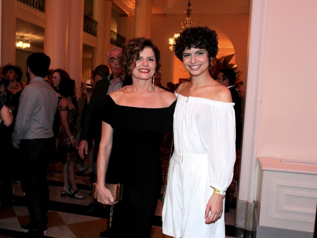 Debora Bloch e a filha, Júlia Anquier, em prêmio de teatro na Zona Sul do Rio (Foto: Marcello Sá Barretto/ Ag. News)
