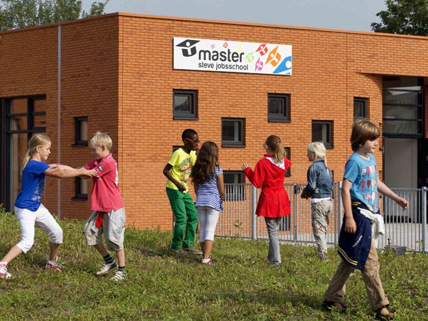 A primeira unidade da escola Steve Jobs School foi inaugurada em Sneek, na Holanda (Foto: Michael Kooren/Reuters)