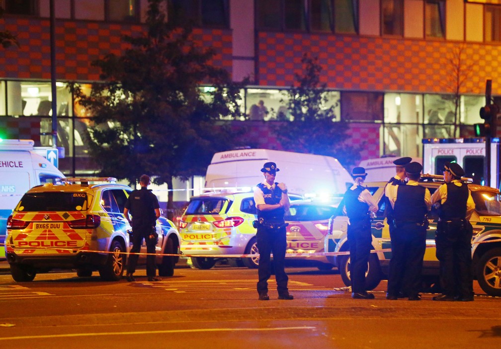 Polícia isolou área do atropelamento em Londres, na madrugada desta segunda-feira (19) (Foto: REUTERS/Neil Hall)