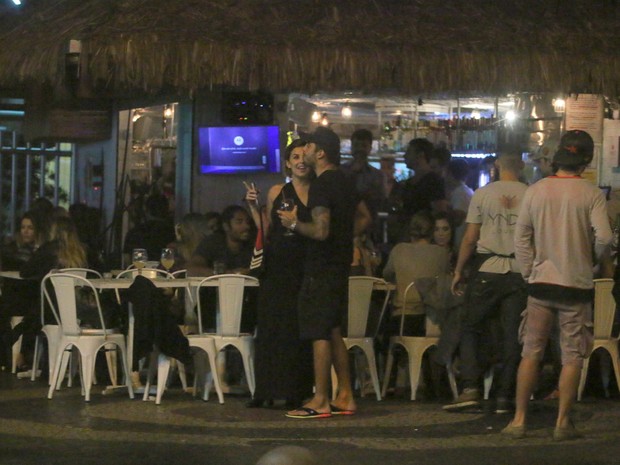 Robertha Portella e Pedro Scooby em bar na Zona Sul do Rio (Foto: Ag. News) Robertha Portella e Pedro Scooby em bar na Zona Sul do Rio (Foto: Ag. News)