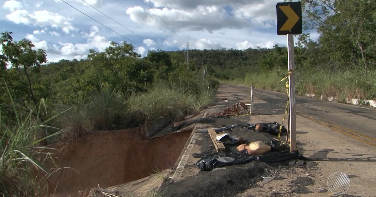 G1 Cratera Em Estrada Que Leva A Aeroporto Na Ba Preocupa Motoristas Notícias Em Bahia 1661