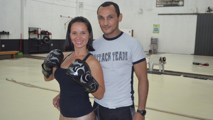 Simone e Elvis Sabião, que agora são donos de uma academia  (Foto: Rogério Aderbal)