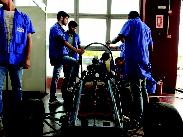 Atividade do Mundo SENAI, no Cimatec, onde os alunos do ensino articulado recebem preparação profissional (Foto: Marcelo Gandra/Coperphoto/Sistema FIEB)