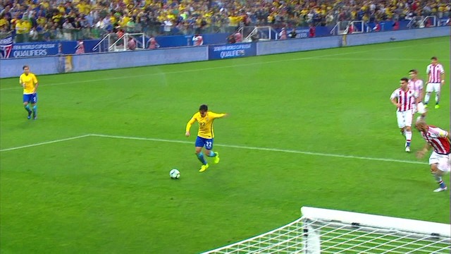 <p>
	Que jogada de Coutinho e Firmino! Os dois tabelam pelo alto, o camisa 11 abre na direita, e Fagner chuta forte, mas Anthony Silva espalma para o lado!</p>
