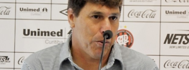 Juan Ramón Carrasco, técnico do Atlético-PR (Foto: Divulgação/Site oficial do Atlético-PR)