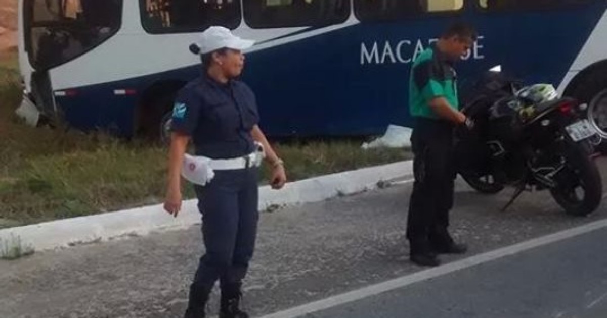 G1 Acidente Em Estrada De Rio Das Ostras Rj Faz ônibus Perder Controle Notícias Em Região 0932