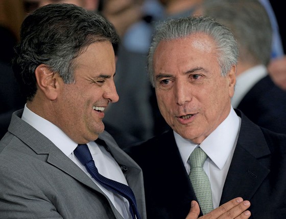 O senador Aécio Neves e o presidente Michel Temer em maio passado (Foto: Ueslei Marcelino / Reuters)