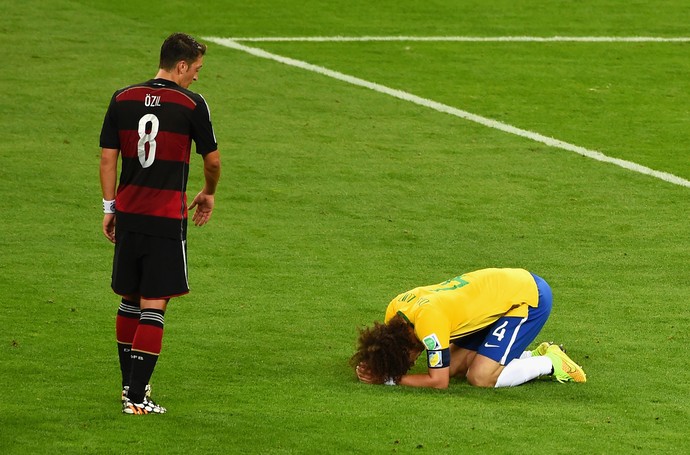 David Luiz Ozil Brasil x Alemanha (Foto: Reprodução)