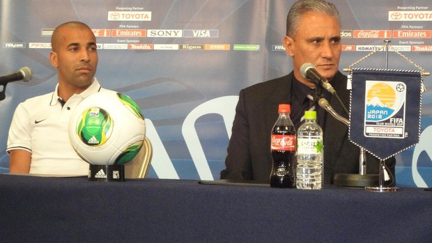 Emerson Sheik e Tite (Foto: Zé Gonzalez / Globoesporte.com)