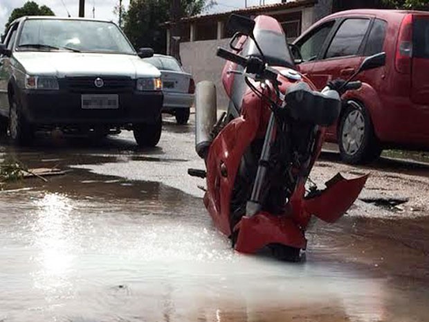 G Motocicleta Fica Presa Em Bueiro Aberto Em Jo O Pessoa Not Cias