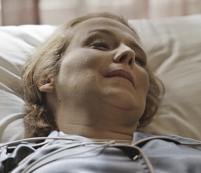 Emília acorda do coma (Foto: TV Globo)