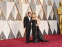 Oscar 2016: Leonardo DiCaprio posa com Kate Winslet no tapete vermelho