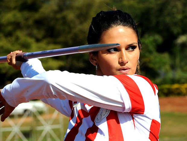 Leryn Franco no treino do lançamento de dardo do Paraguai (Foto: AFP)