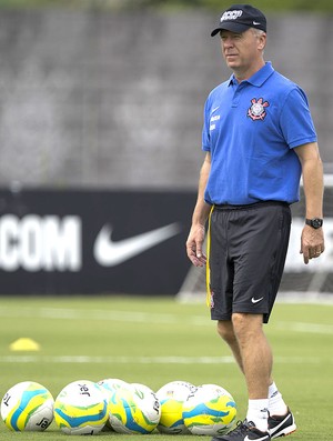 Mano Menezes no treino do Corinthians (Foto: Daniel Augusto Jr. / Agência Corinthians)