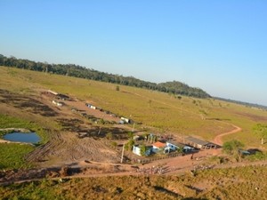 Fazenda foi ocupada por cerca de 100 pessoas (Foto: PM/ Divulgação)
