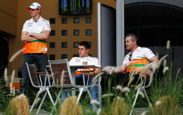 Hulkenberg e Di Resta durante o fim de semana do GP do Bahrein este ano (Foto: Getty Images)