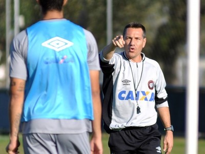 Doriva, treinador do Atlético-PR (Foto: Divulgação/ Site oficial Atlético-PR)