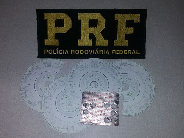 Foi encontrada uma cartela de 15 comprimidos do medicamento, faltando 8 unidades (Foto: Divulgação/ PRF)