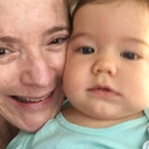 Mãe de Luana com neto (Foto: Reprodução/Instagram)
