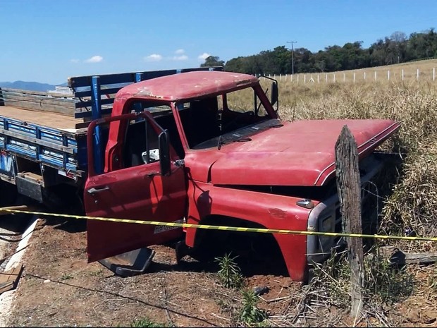 G Cap De Caminh O Abre E Causa Acidente Duas Mortes Na Br