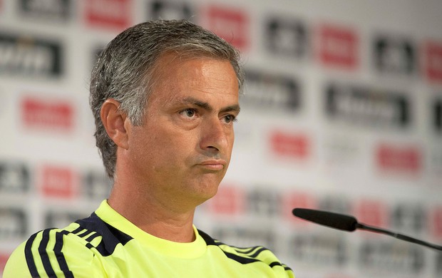 José Mourinho na coletiva do Real Madrid (Foto: AFP)