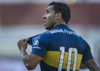 Presidente do Corinthians nega negociações para contratar Tevez