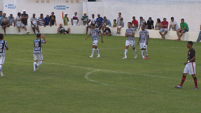 Jogadores do Botafogo-PB comemoram gol de Frontini, em amistosos contra o Atlético Potengi (Foto: Reprodução / TV Cabo Branco) Jogadores do Botafogo-PB comemoram gol de Frontini, em amistosos contra o Atlético Potengi (Foto: Reprodução / TV Cabo Branco)